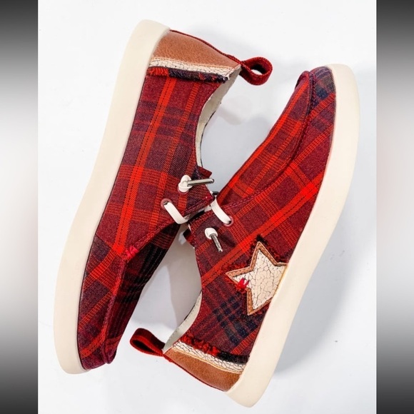 Yellow Box ODANA Red Plaid Slip On Sneakers W/ Side Frayed Star, Size 8, BNIB - Picture 3 of 15